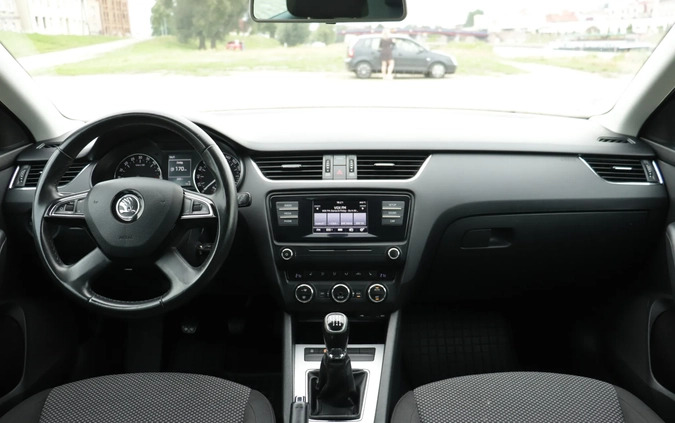 Skoda Octavia cena 39900 przebieg: 210000, rok produkcji 2015 z Miechów małe 742